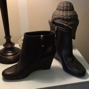 Isaac Mizrahi Leather Wedge Booties (NEVER WORN)